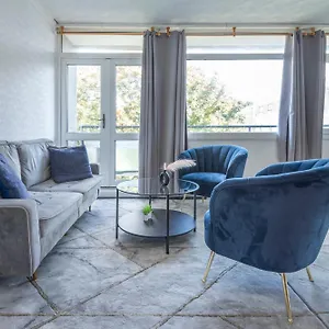 apt-entire-3-bedroom-luxury-in-with-private-balcony.brighton-hotels-england.com/